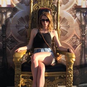 Meet your Posher, Brit